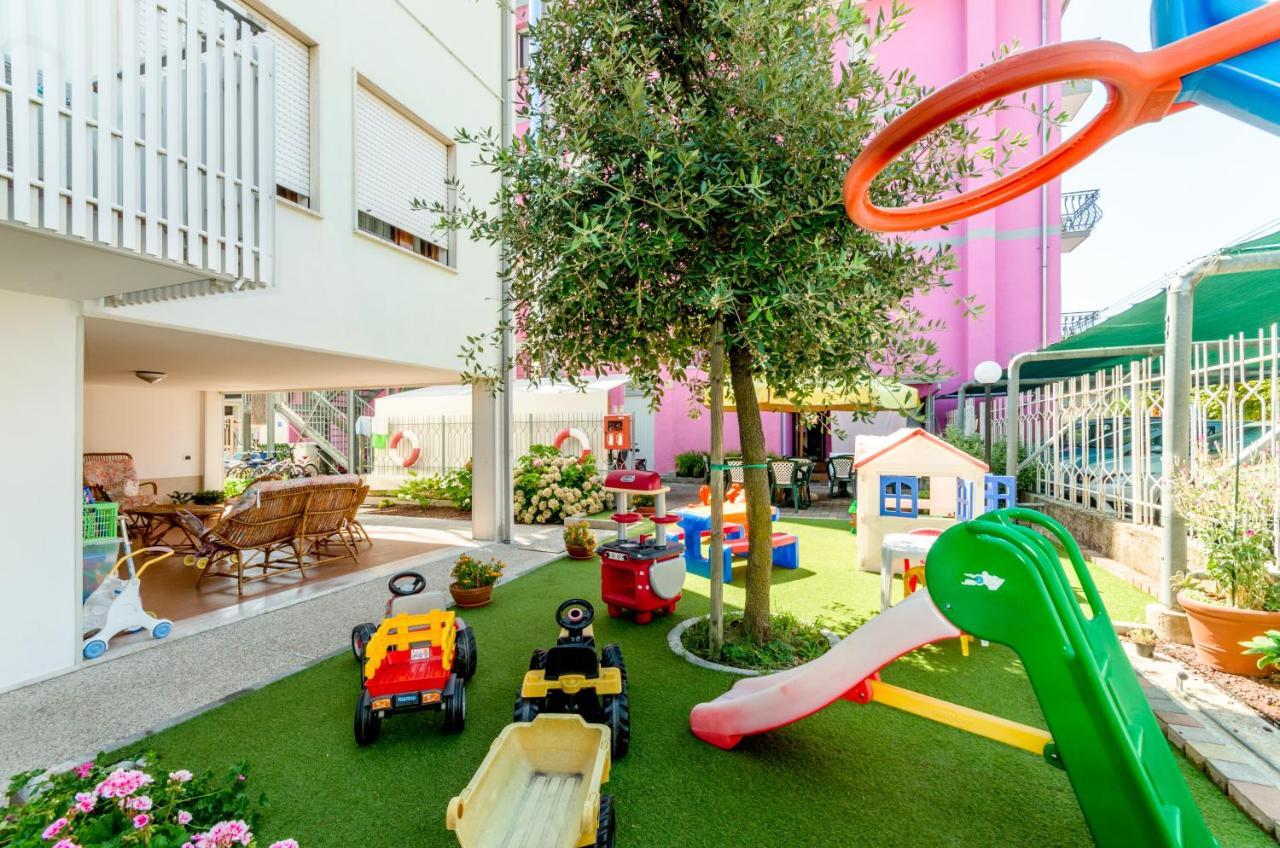 Hotel Di Giovanni Bibione Exterior foto
